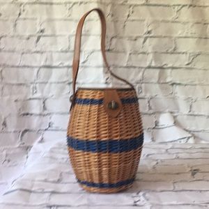 Vintage oval shaped basket purse